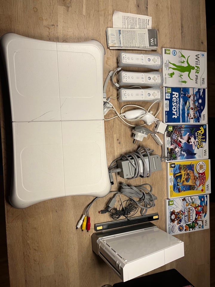 Nintendo Wii, RVL-001, God