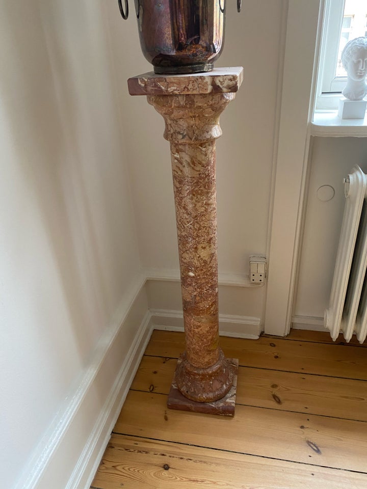 Marmorpedestal/søjle  Marmor