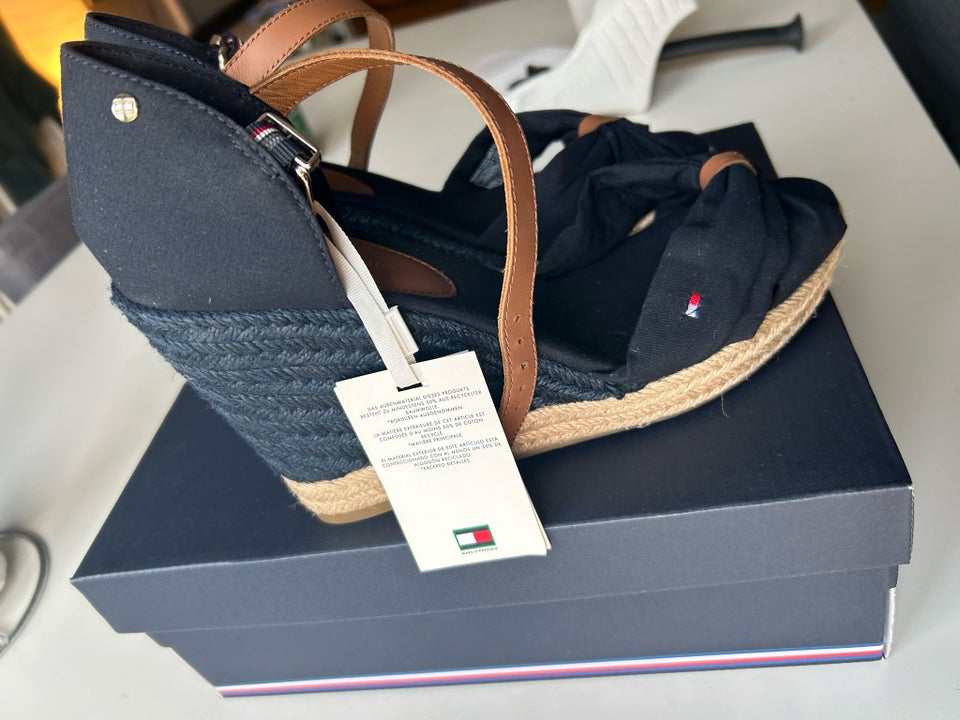 Sandaler str 41 Tommy Hilfiger