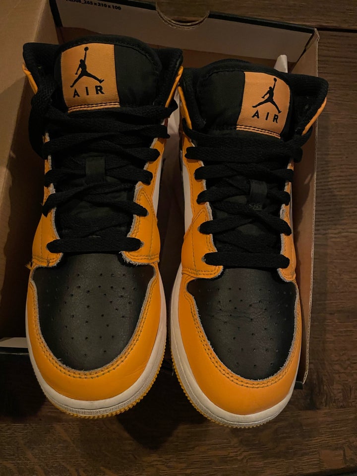 Fritidssko, str. 35, Air Jordan 1