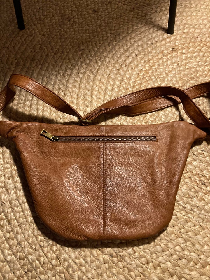 Crossbody, RE:DESIGNED