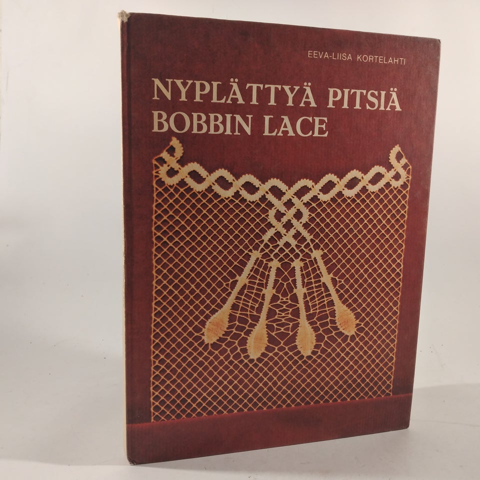 Nyplättyä Pitsiä Bobbin Lace,