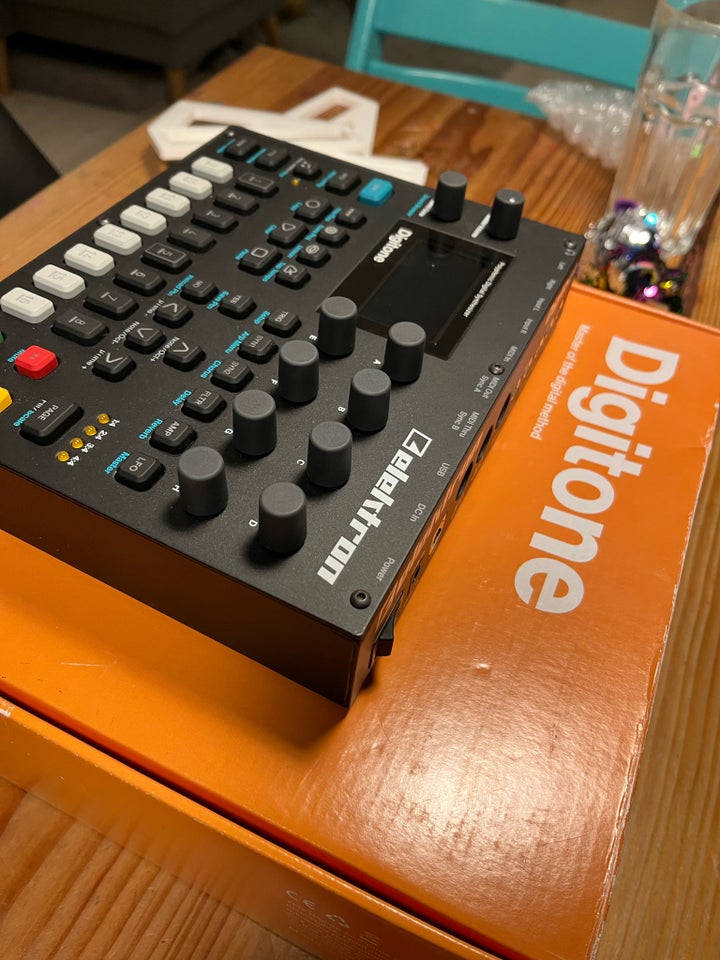 Synthesizer, Elektron Digitone