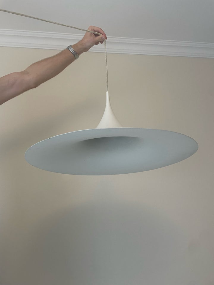 Anden loftslampe, GUBI