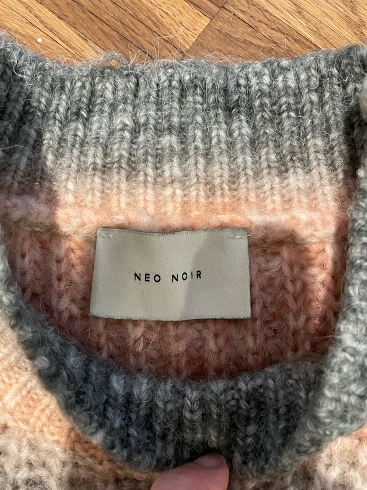 Sweater, Neo noir, str. 40