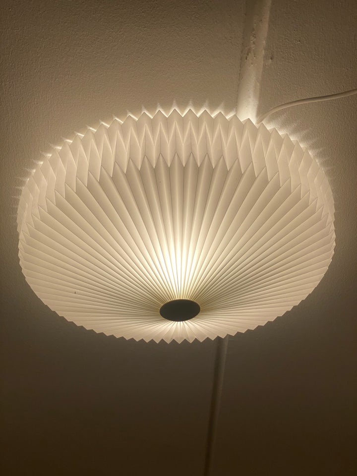 Anden loftslampe, Le klint