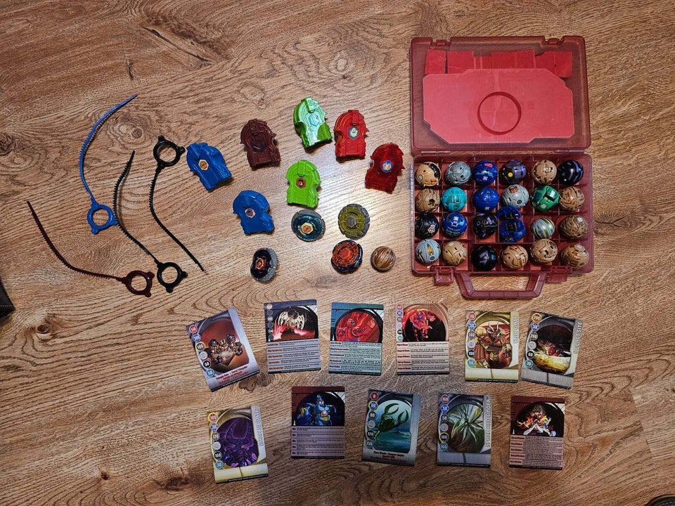 Bakugan, 25 Bakugan med 11 kort,