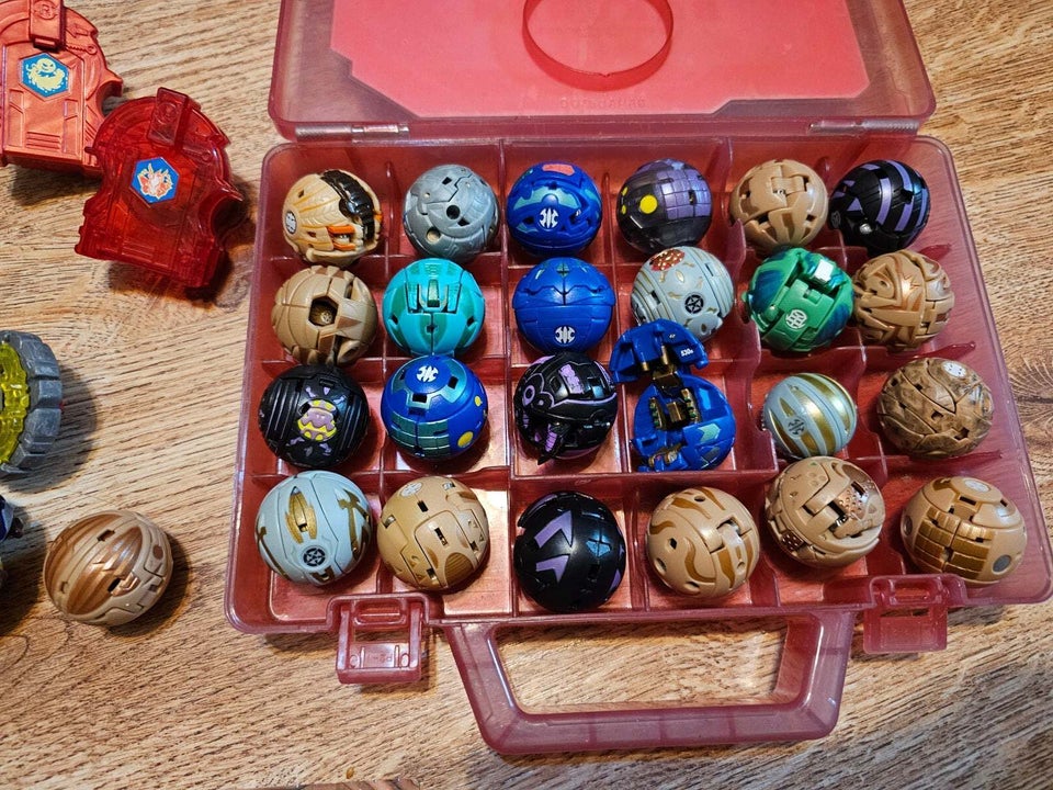 Bakugan, 25 Bakugan med 11 kort,