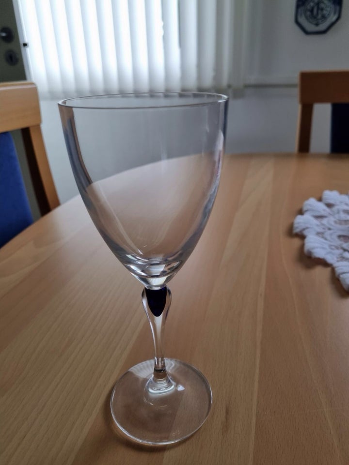 Glas 11 stk rødvin 12 stk hvidvin 12