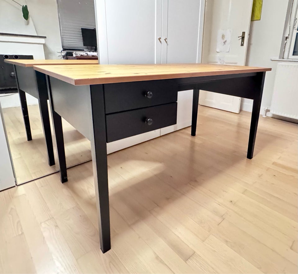 Skrivebord, IKEA, b: 140 d: 70 h: 74