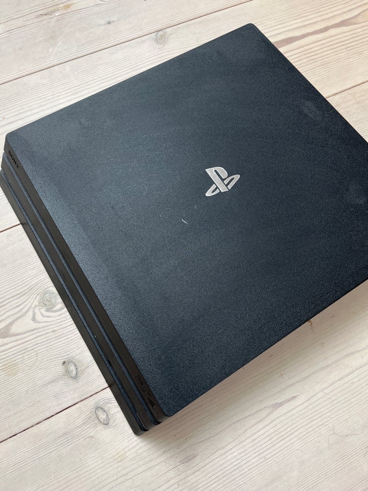 Playstation 4 Pro CUH-711B God