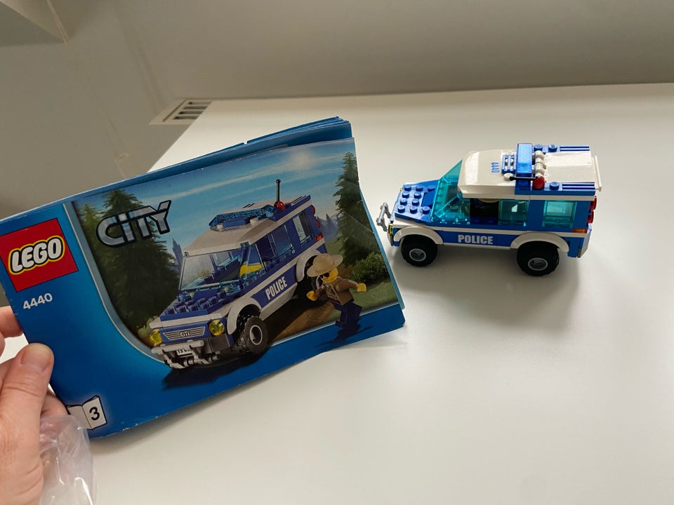 Lego City, Lego 4440 politibil