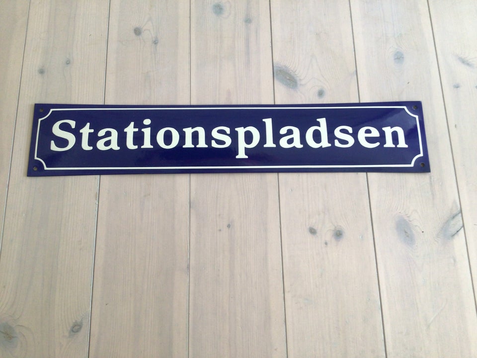 Skilte Stationspladsen