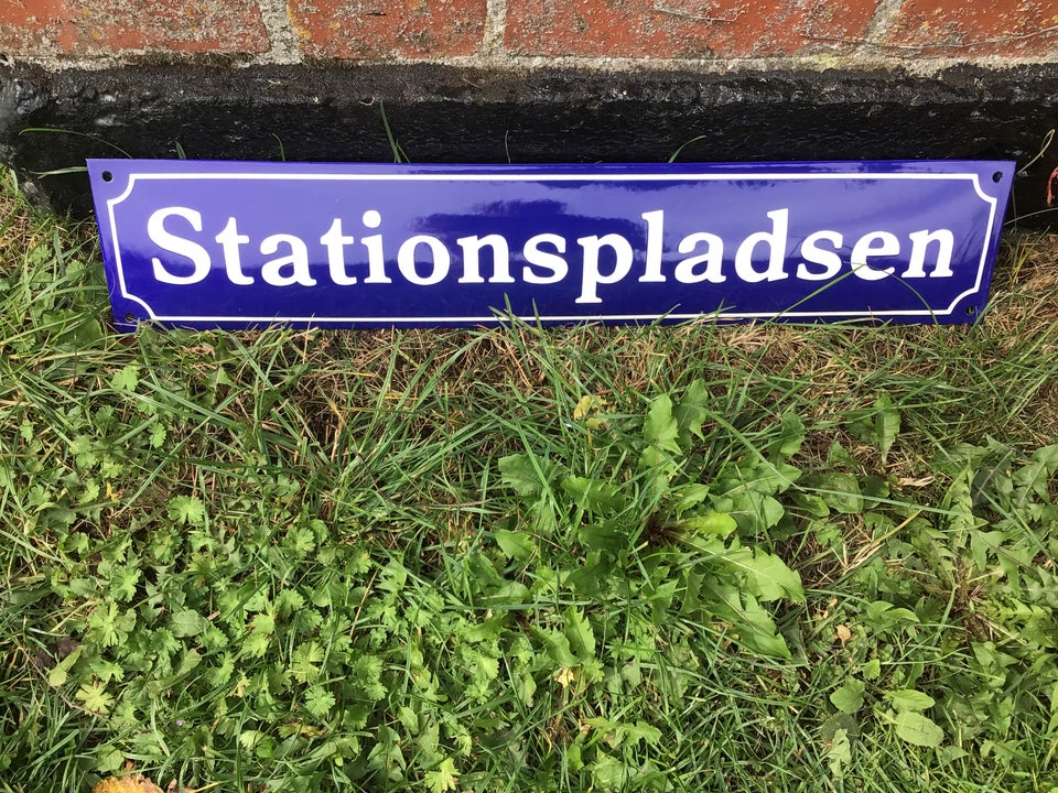 Skilte Stationspladsen