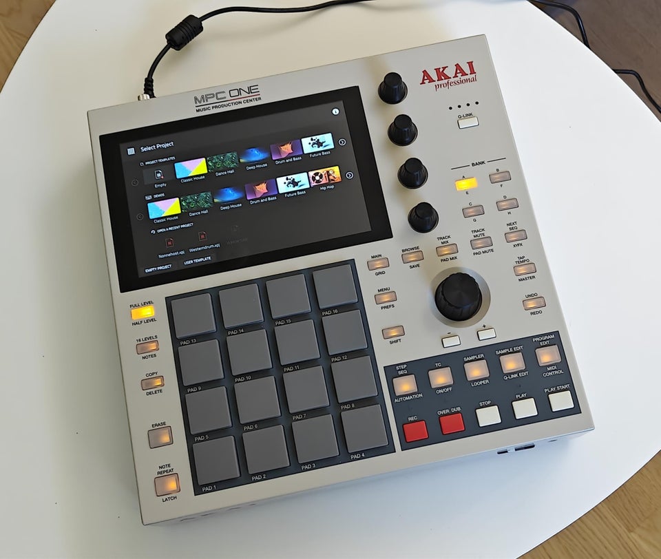 Sampler Akai MPC one Retro