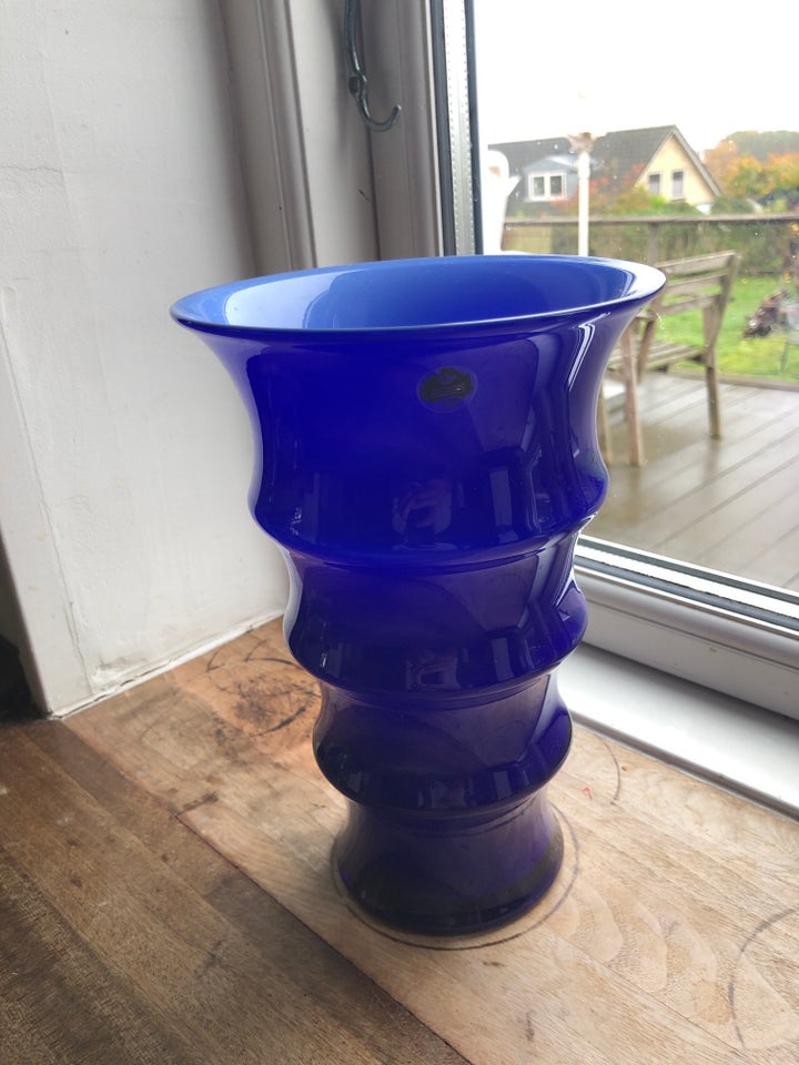 Karen Blixen Vase, Royal