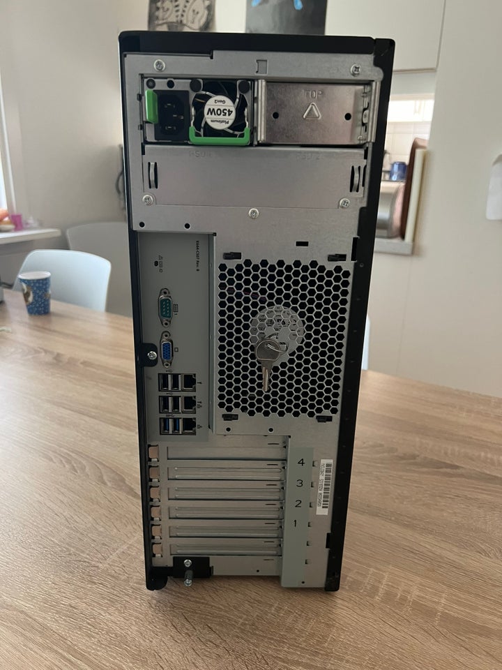 Fujitsu TX1330M3 Intel Xeon