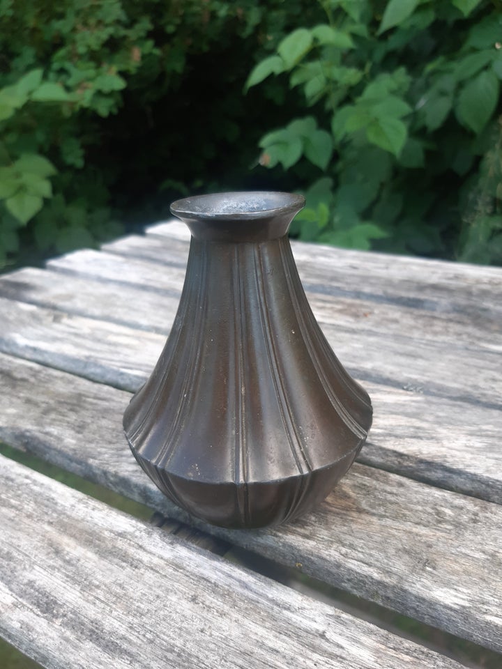 Tin Lille vase