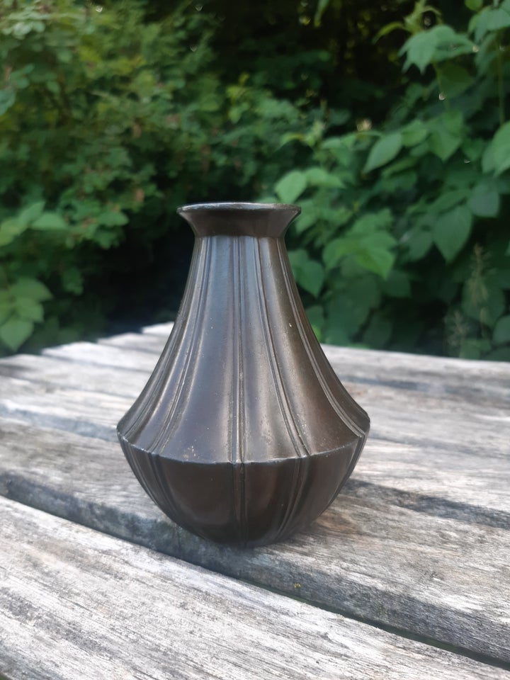 Tin Lille vase