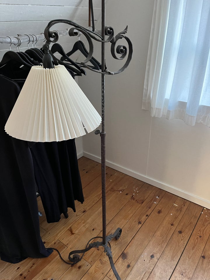 Gulvlampe Lampe i støbejern