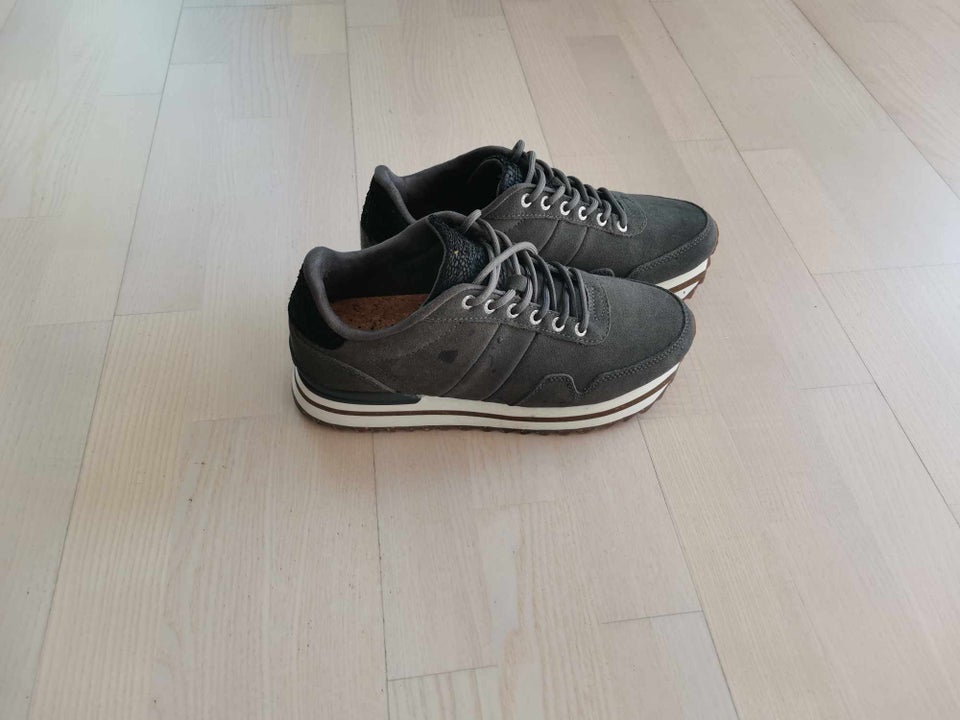 Sneakers, str. 39, Woden