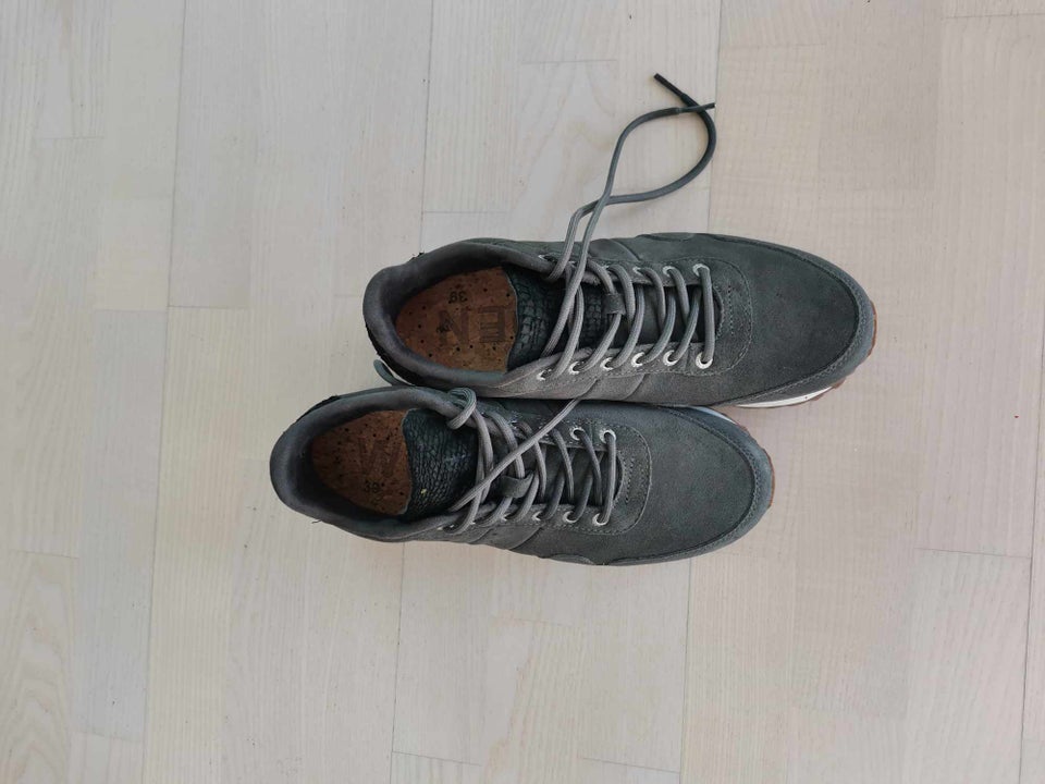 Sneakers, str. 39, Woden