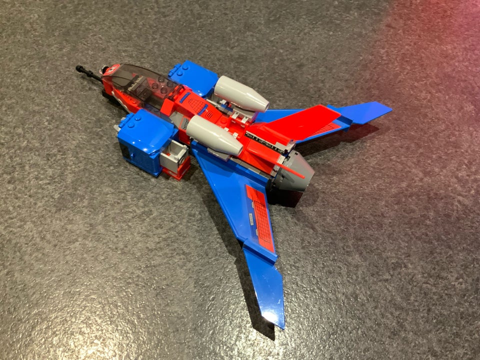 Lego Super heroes Avengers fly