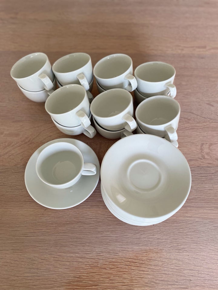 Porcelæn 15 kopper med underkop