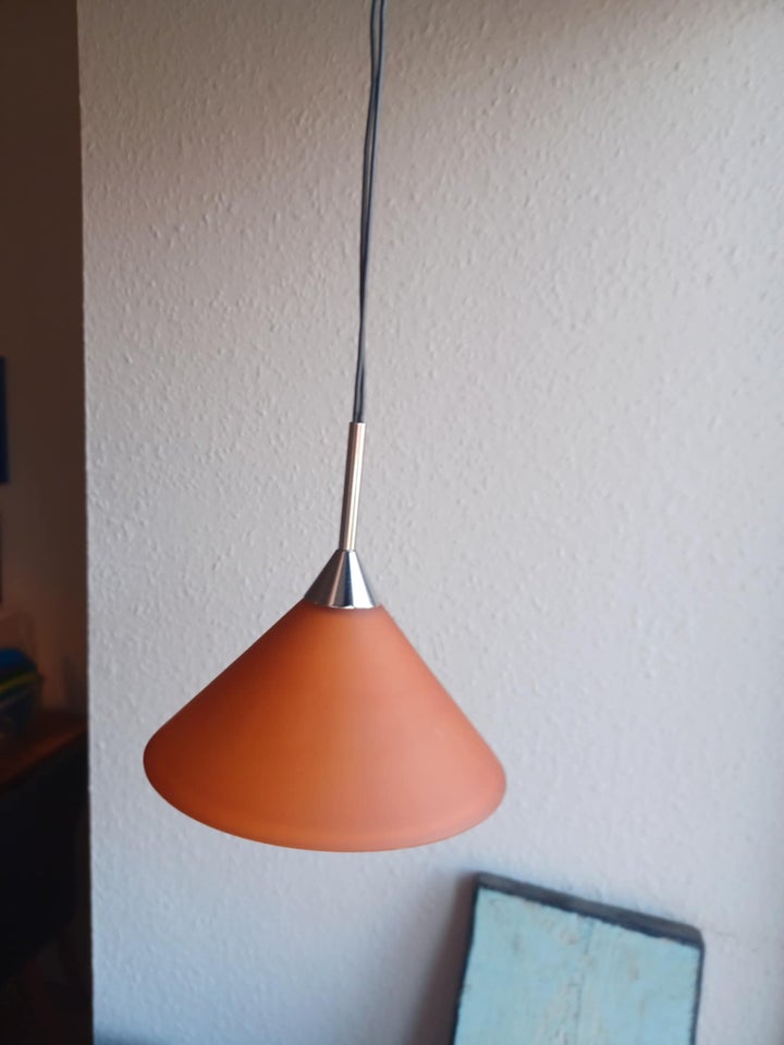 Anden loftslampe, Herstal