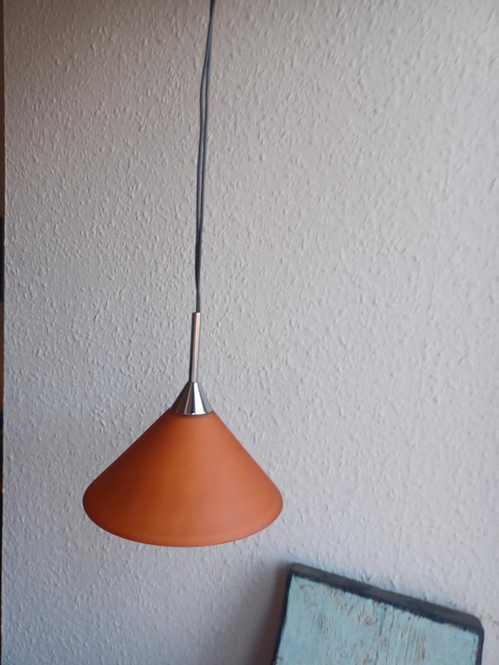 Anden loftslampe, Herstal