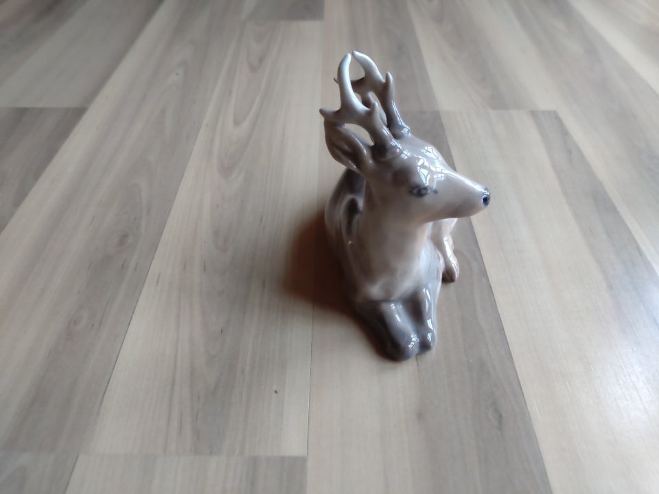Porcelæn Figur af liggende hjort