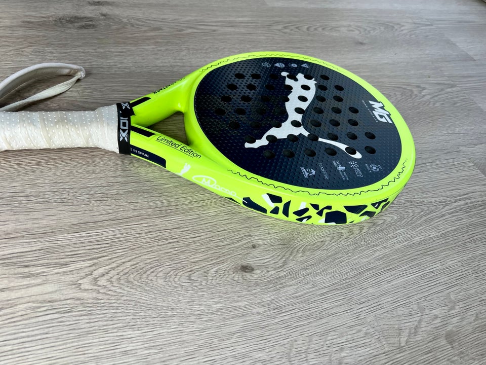 Padel bat Puma solar attack momo