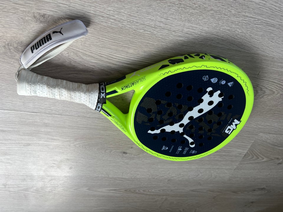 Padel bat Puma solar attack momo