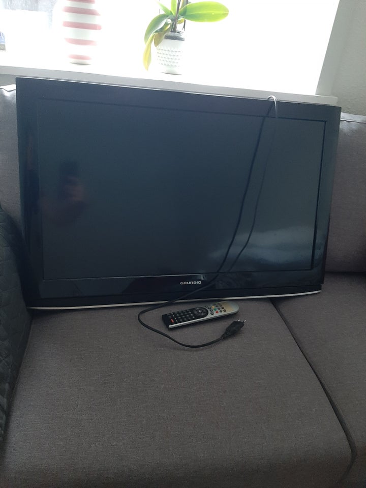 Grundig, 32", God