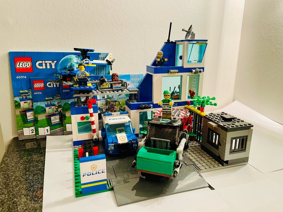 Lego City, 60316 Politistation