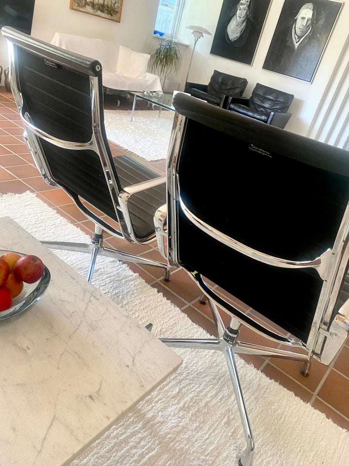 Eames EA115/sort læder Lounge