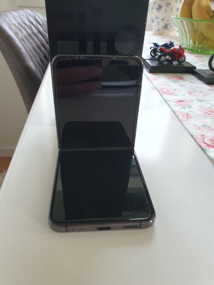 Samsung Galaxy Flip4, 8 , Perfekt