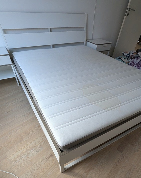 Double bed set with matchin...