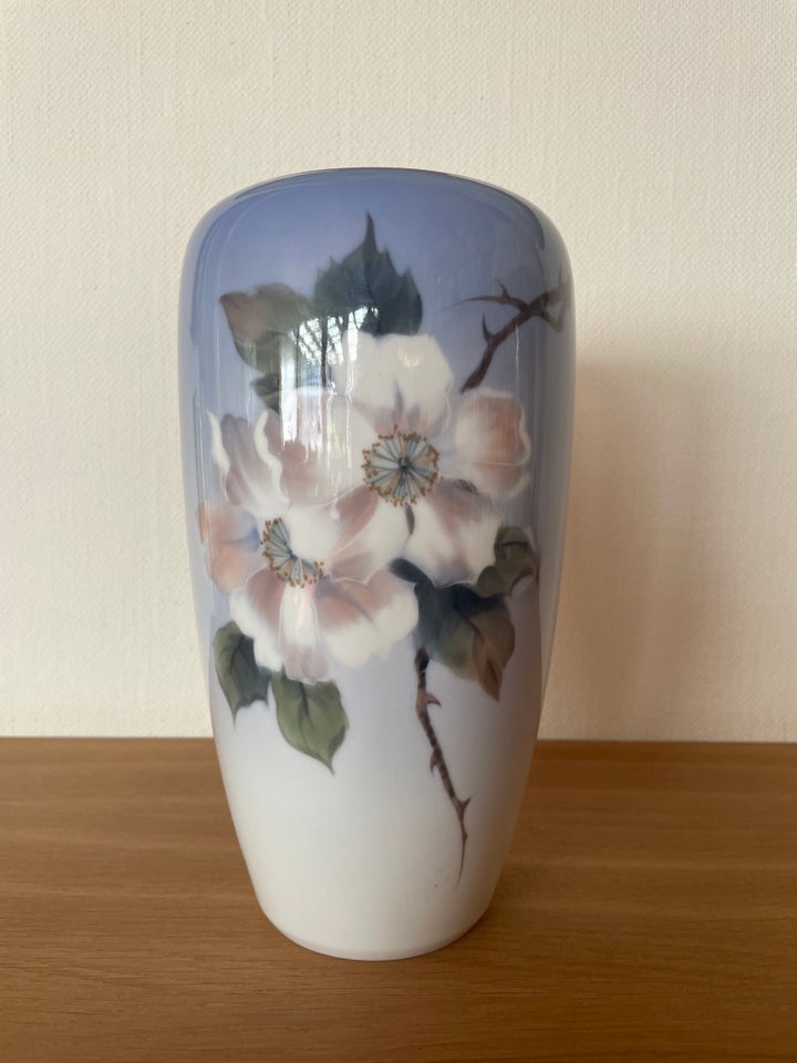 Vase Vase med vildrose Royal