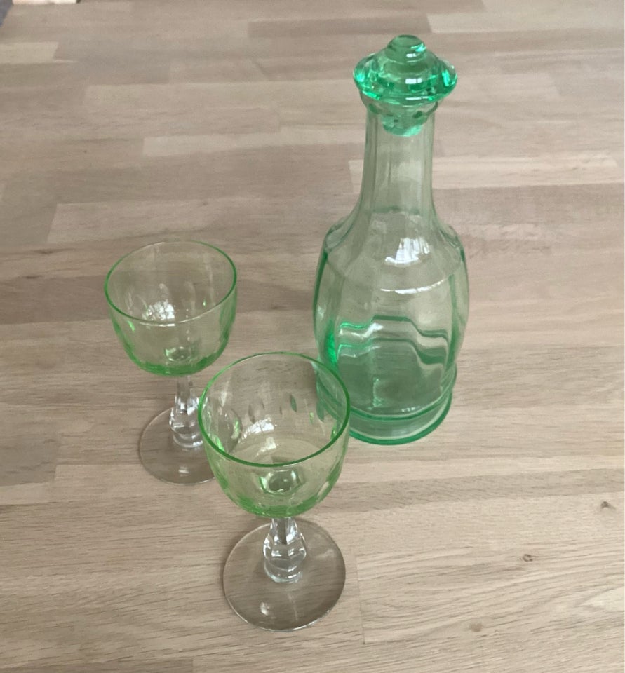 Glas, Karaffel og to glas.