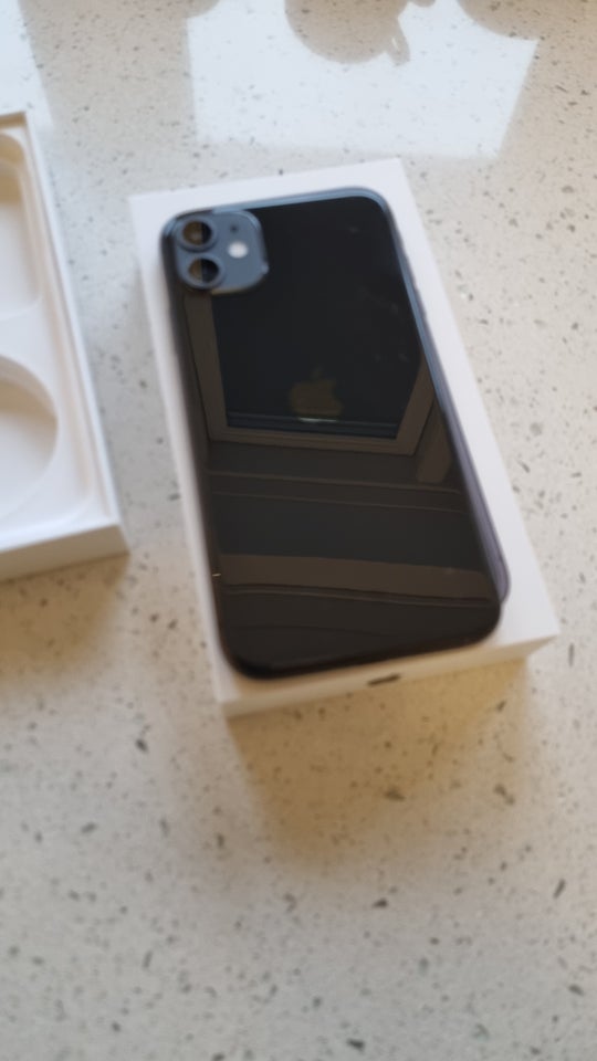 iPhone 11, 64 GB, sort