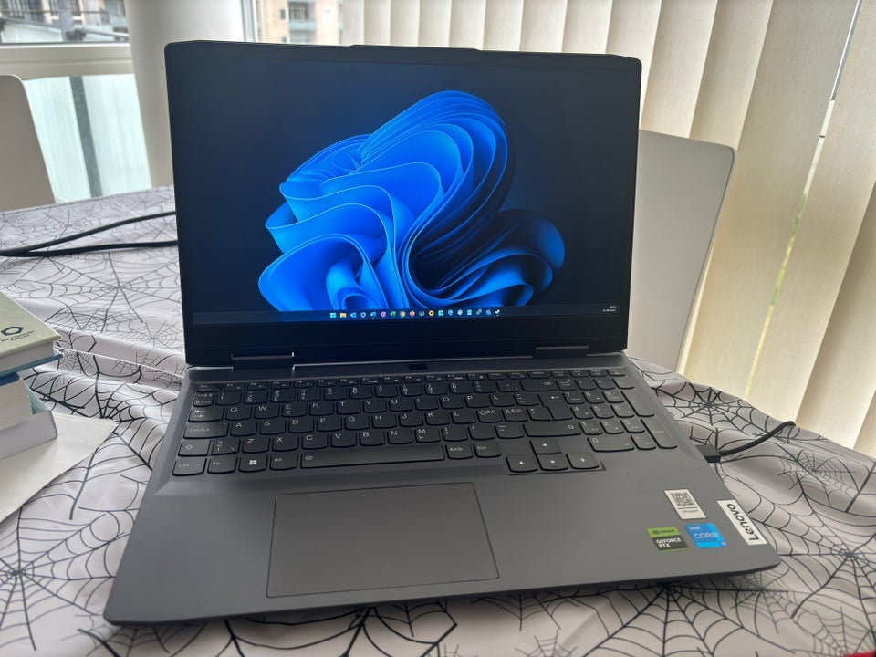 Lenovo LOQ 15IRH8 82XV Intel Core i5