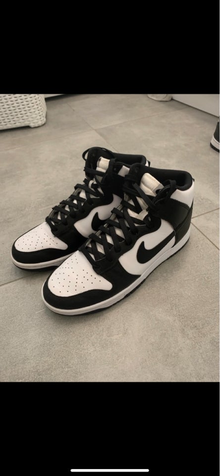 Sneakers Nike str 44