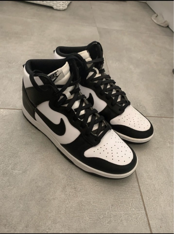 Sneakers Nike str 44