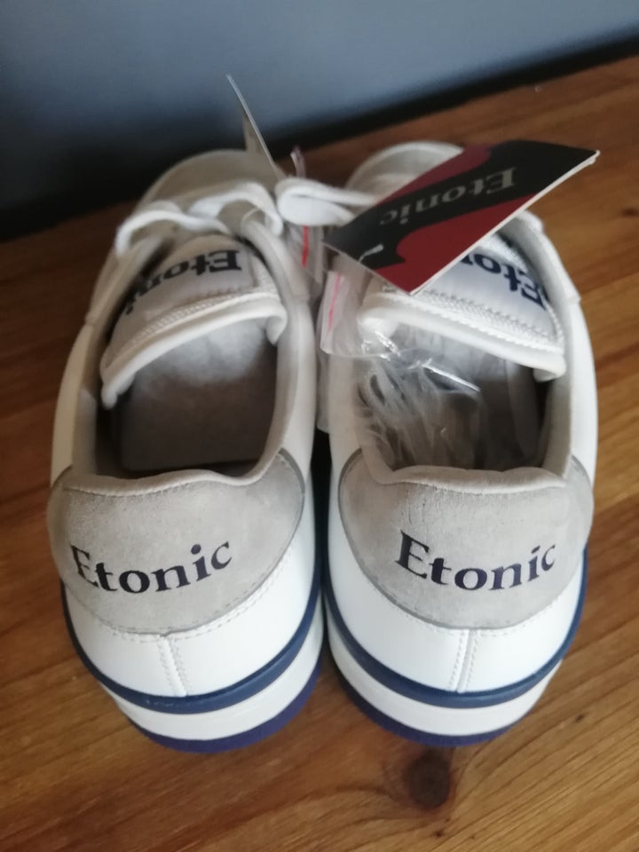 Sneakers Etonic str 42