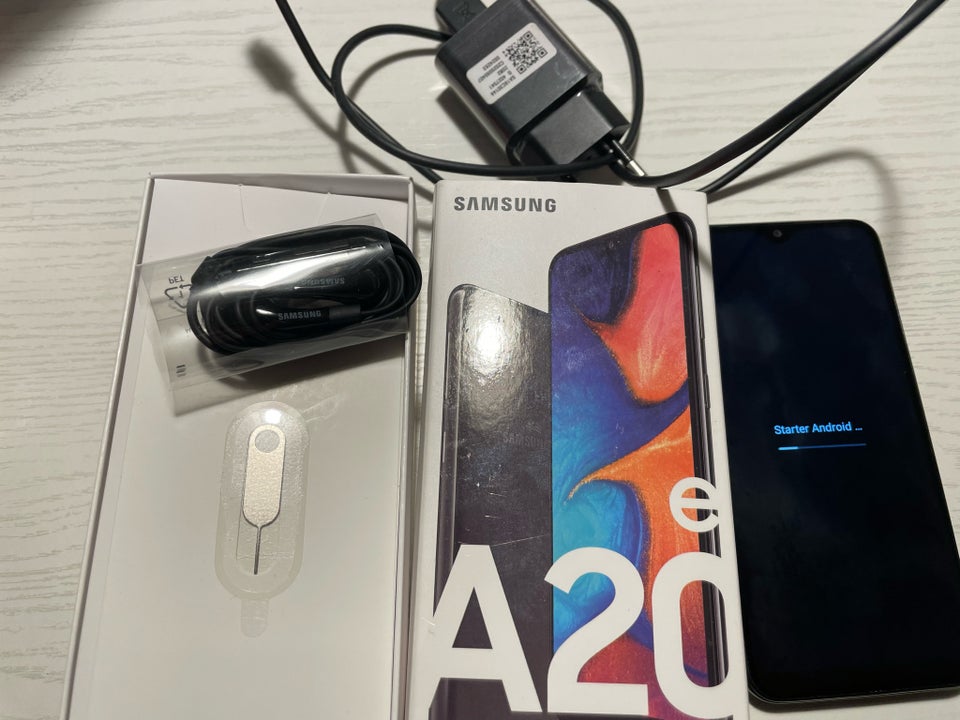 Samsung GalaxyA20e , 32 GB , God