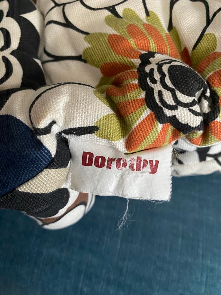 Futon punde, Dorothy