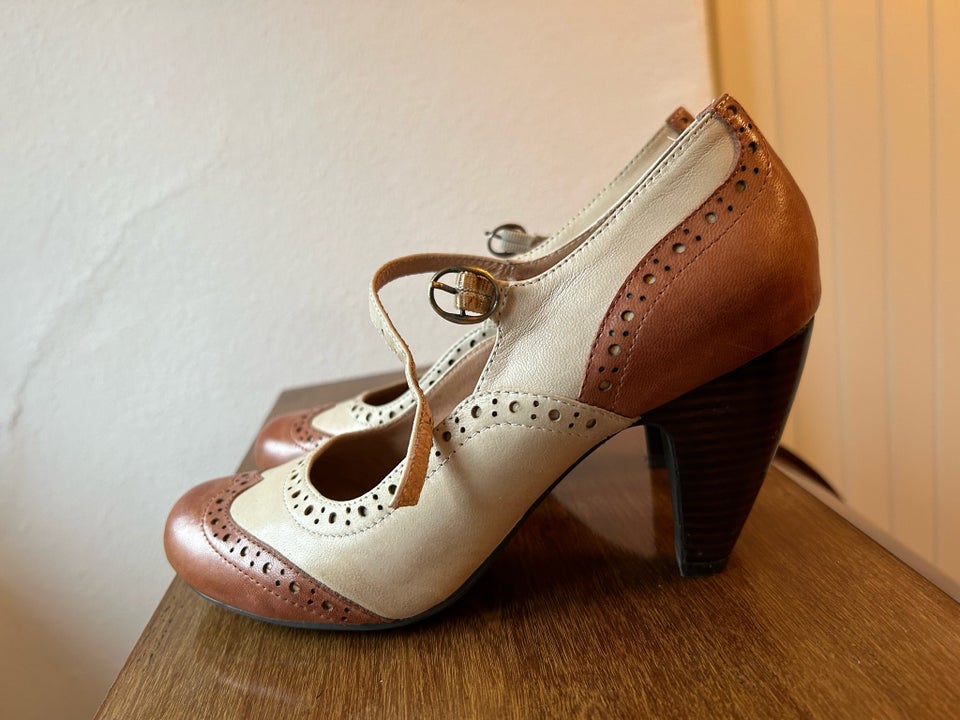 Pumps, str. 39, Miz Mooze NYC