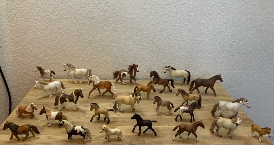 Dyr, 25 Schleich heste, Schleich