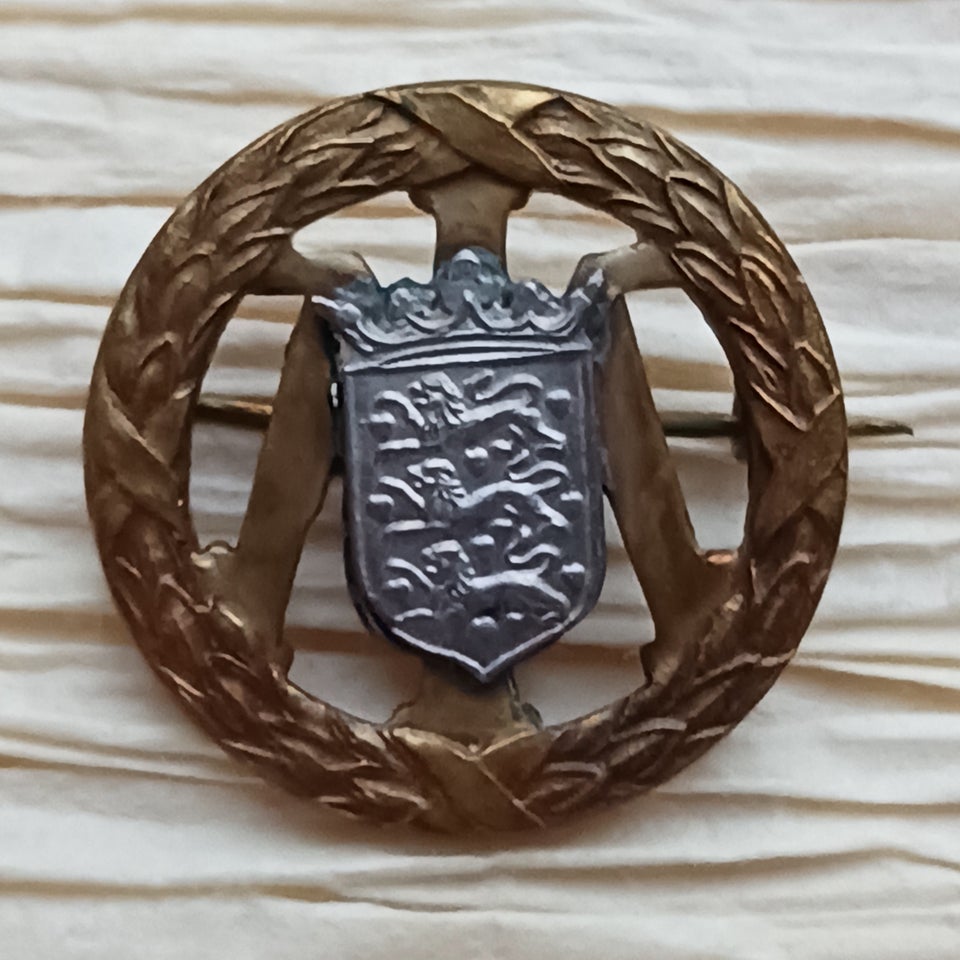 Emblemer, Militær broche